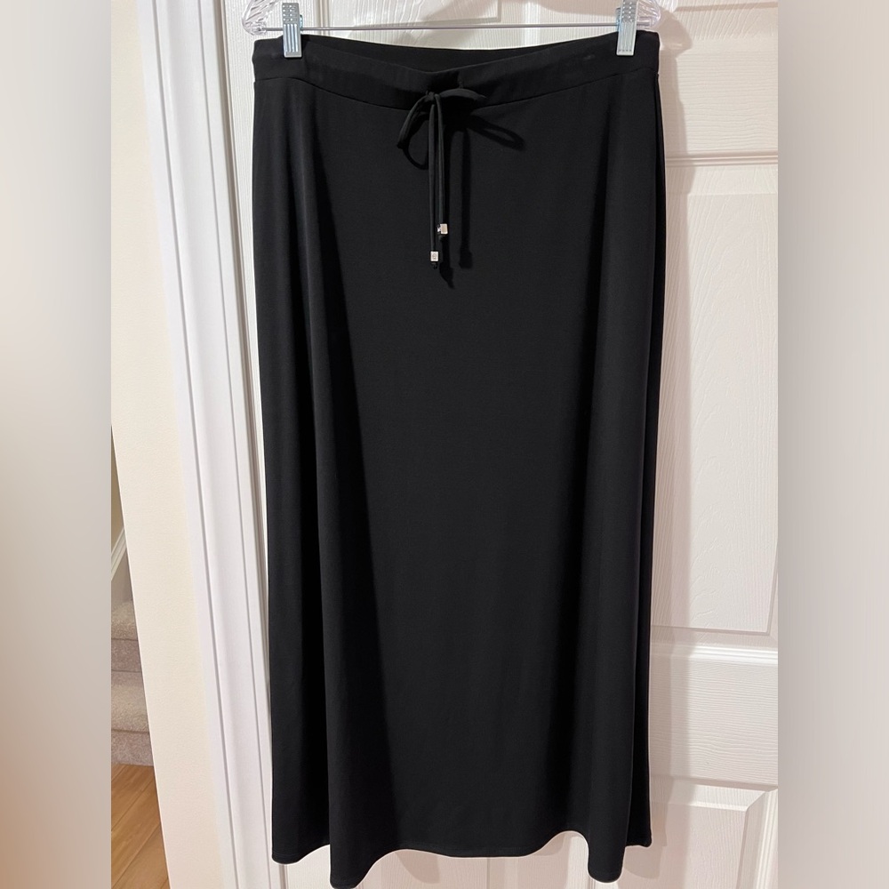 Michael Kors black drawstring midi skirt size large.